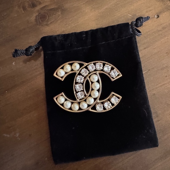 CHANEL Accessories - Authentic Chanel broch pin